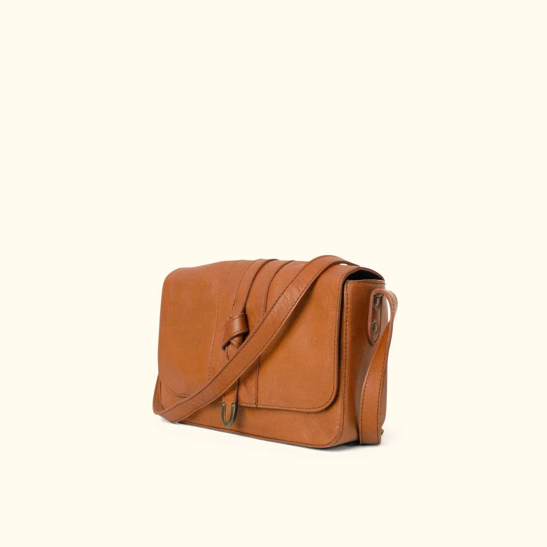 Buffalo Jackson Trading Co. Chelsea Leather Crossbody Purse | Honey Brown 4 Buffalo Jackson Trading Co. Chelsea Leather Crossbody Purse | Honey Brown