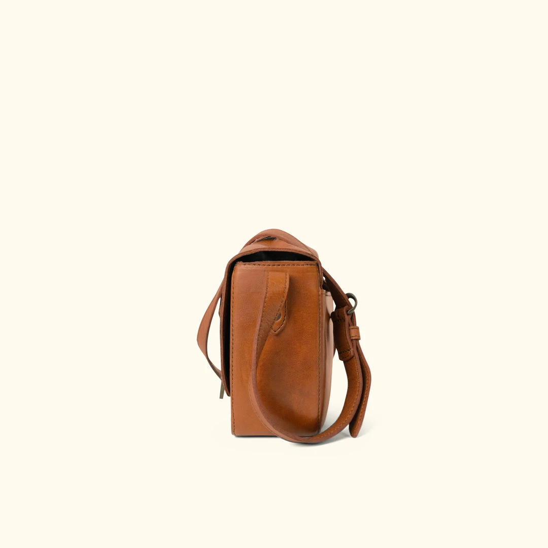 Buffalo Jackson Trading Co. Chelsea Leather Crossbody Purse | Honey Brown 5 Buffalo Jackson Trading Co. Chelsea Leather Crossbody Purse | Honey Brown
