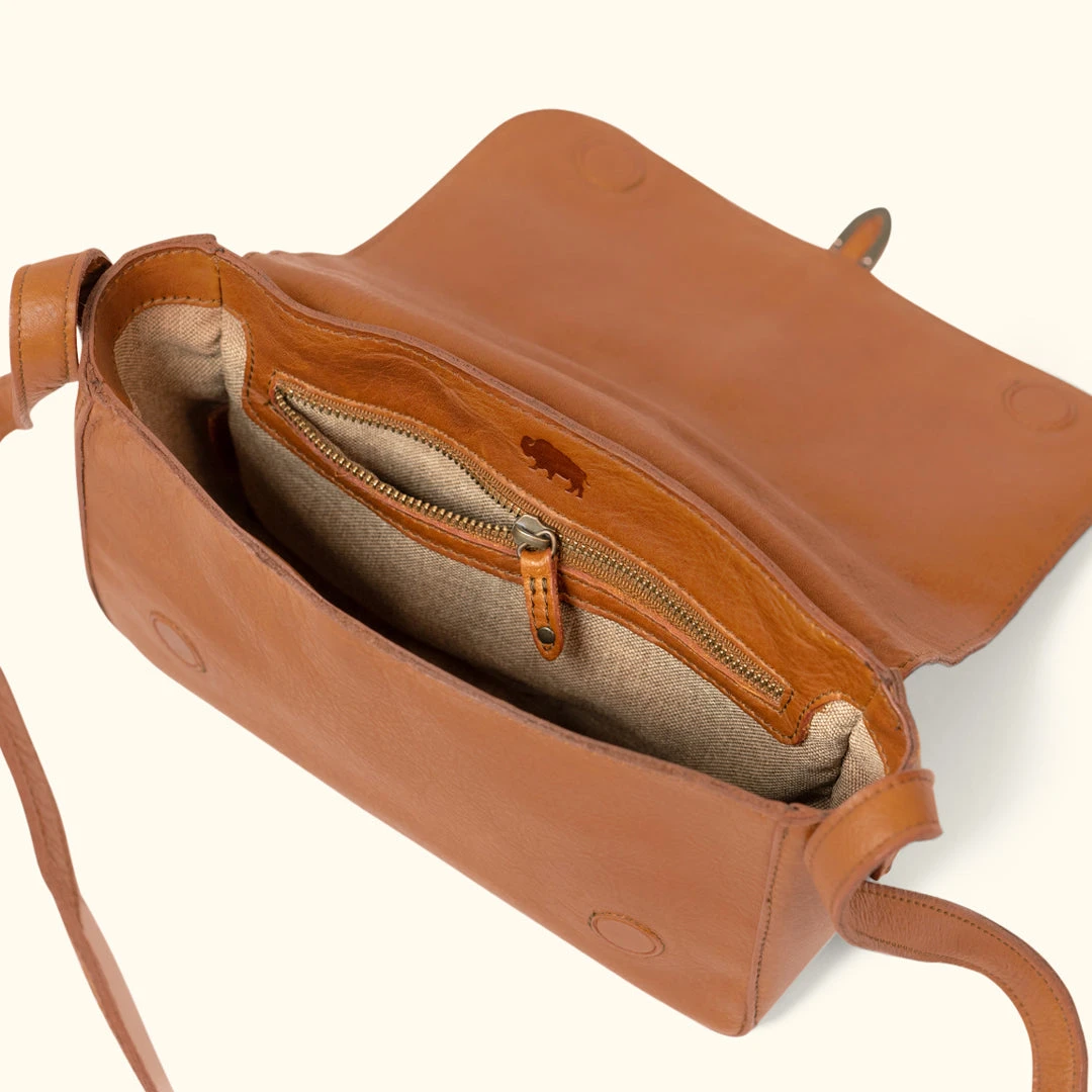 Buffalo Jackson Trading Co. Chelsea Leather Crossbody Purse | Honey Brown 7 Buffalo Jackson Trading Co. Chelsea Leather Crossbody Purse | Honey Brown
