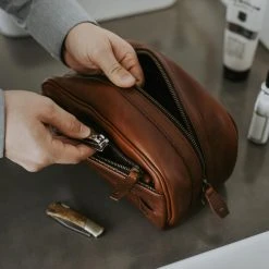 Buffalo Jackson Trading Co. Jefferson Leather Dopp Kit | Elderwood 13 Buffalo Jackson Trading Co. Jefferson Leather Dopp Kit | Elderwood