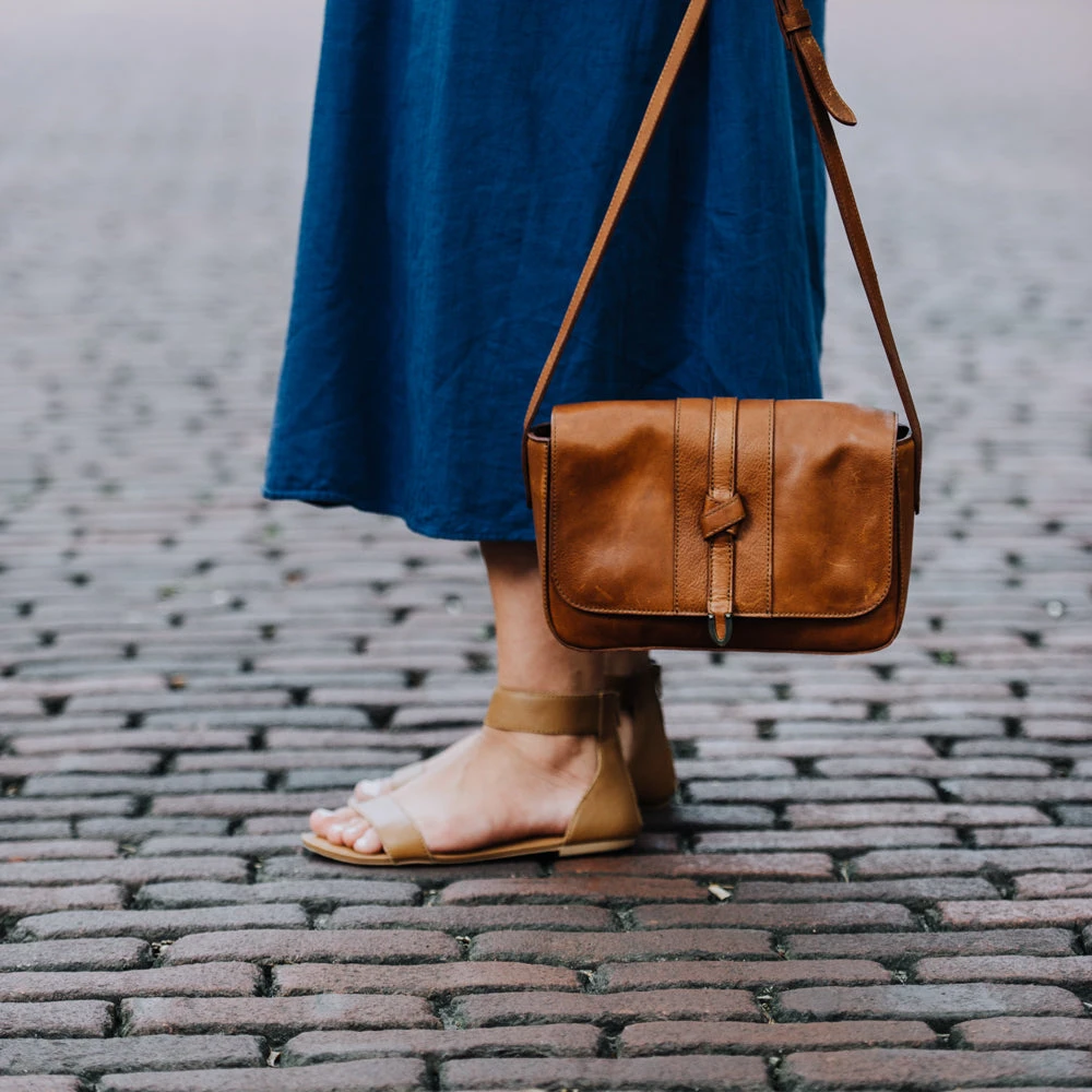 Buffalo Jackson Trading Co. Chelsea Leather Crossbody Purse | Honey Brown 17 Buffalo Jackson Trading Co. Chelsea Leather Crossbody Purse | Honey Brown