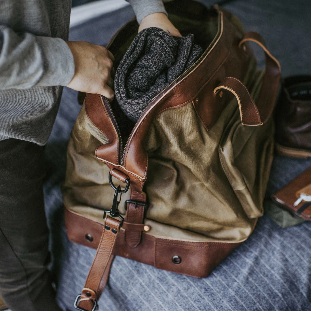 Buffalo Jackson Trading Co. Dakota Waxed Canvas Oversized Weekend Bag | Field Khaki W/ Chestnut Brown Leather 9 Buffalo Jackson Trading Co. Dakota Waxed Canvas Oversized Weekend Bag | Field Khaki W/ Chestnut Brown Leather