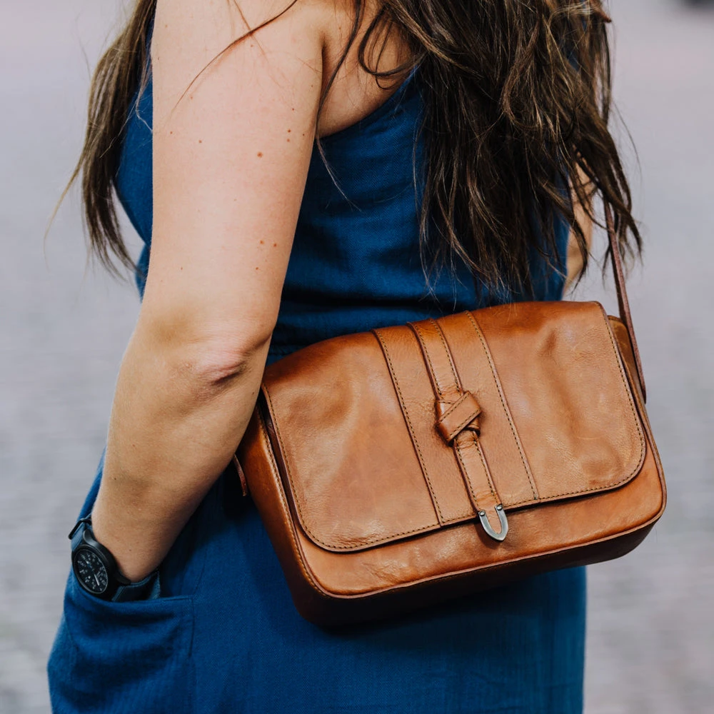Buffalo Jackson Trading Co. Chelsea Leather Crossbody Purse | Honey Brown 13 Buffalo Jackson Trading Co. Chelsea Leather Crossbody Purse | Honey Brown